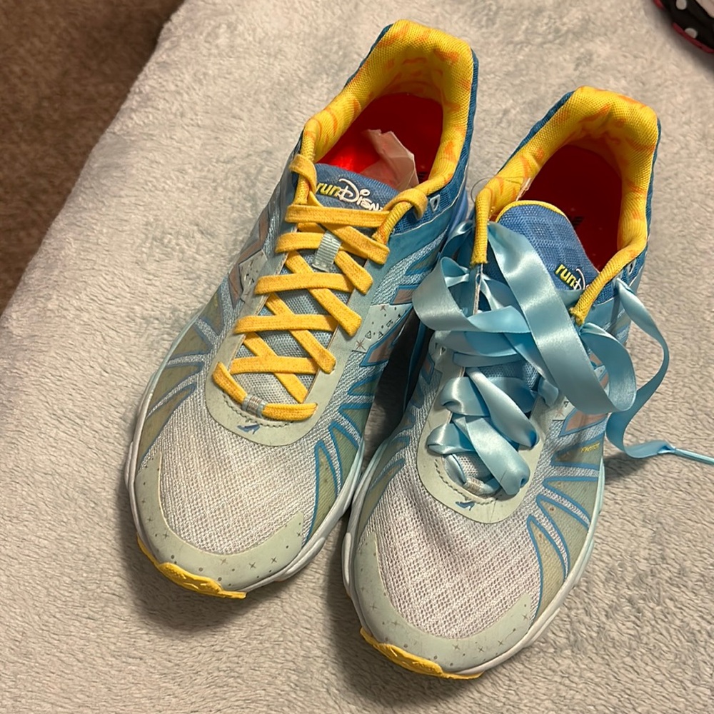 Cinderella Run Disney New Balance Size 8.5 Never worn. Run Disney Expo 2014.